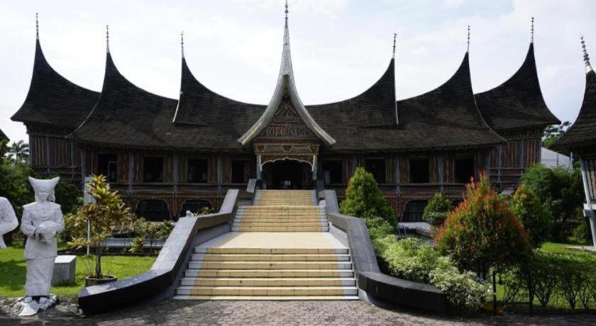 Hw Hotel Padang Exterior foto